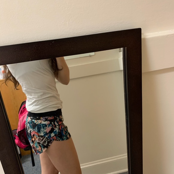 LULULEMON Speed Shorts - Picture 4 of 4